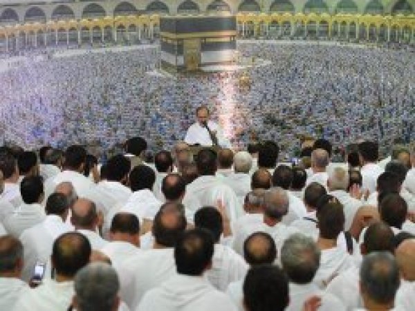 Milyonlarca hacı adayı Arafat vakfesinde