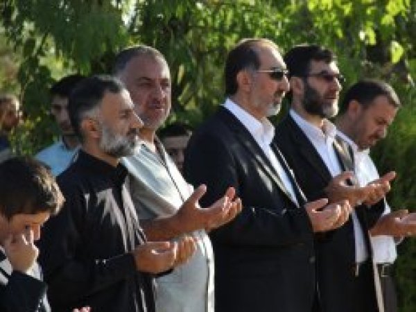 Bayram şehidleri kabirleri başında yâd edildi