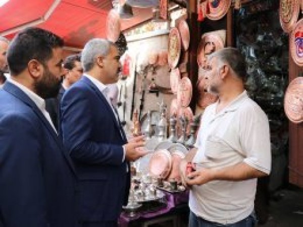 HÜDA PAR'dan mağdur Bakırcılar Çarşısı esnafına ziyaret