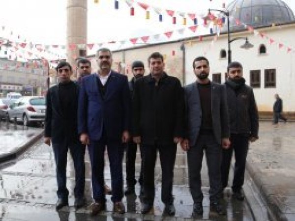 HÜDA PAR heyeti roketle vurulan camiyi ziyaret etti