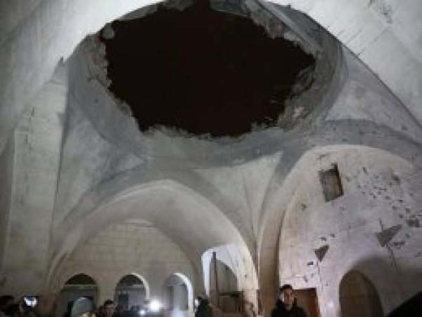Roketin isabet ettiği 3 asırlık cami kullanılamaz hale geldi