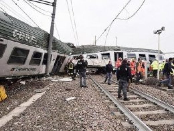  İtalya'da tren kazası: Ölü ve yaralılar var 