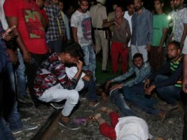 Hindistan'da tren kazası: En az 58 kişi hayatını kaybetti