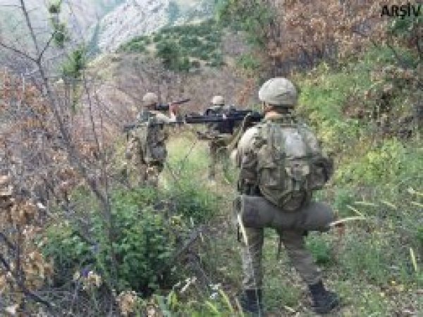 Çukurca'da üs bölgesine saldırı
