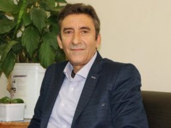 'Başörtüsü mağdurlarına destek verdiğim için radyom yakıldı'