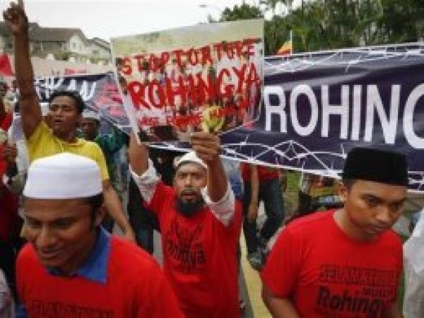 ASEAN zirvesinde Myanmar protesto edildi