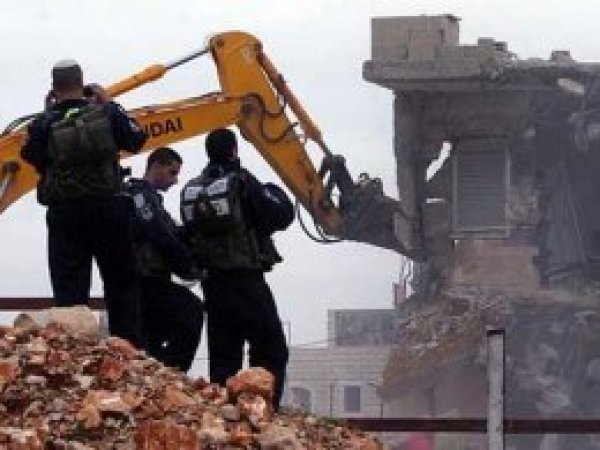 İsrail Filistinlilerin topraklarına 'zorla el koymaya' devam ediyor