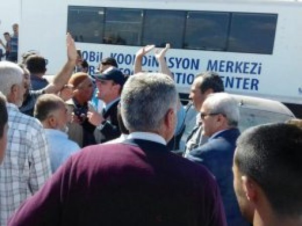 Depremzedelerden Adıyaman Valisine tepki