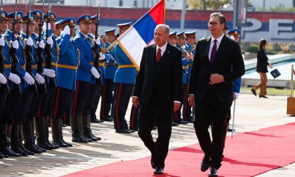 Cumhurbaşkanı Erdoğan Sırbistan'da resmi törenle karşılandı