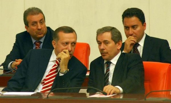 Abdüllatif Şener: Ak Parti'nin Suriye politikası siyonizm'e hizmet ediyor