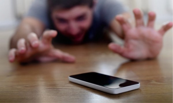 Milyonlarca insana 'nomofobi' ve 'fomo' uyarısı