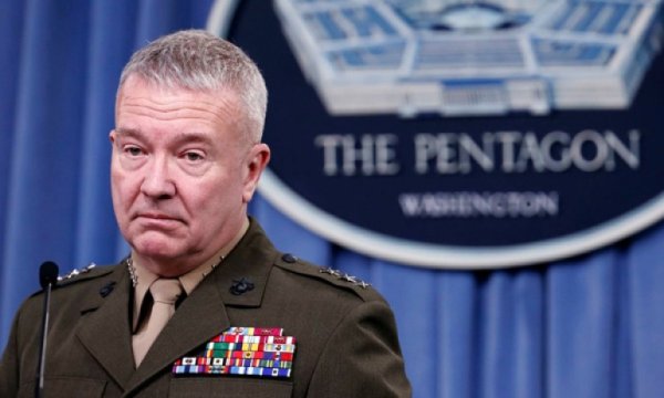 ABD'li CENTCOM Komutanı: Çok askere rağmen İran'ı caydıramadık