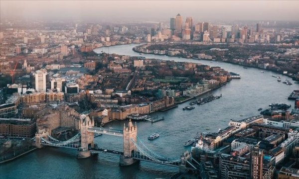 Londra Köprüsü'nde bıçaklı saldırı iddiası