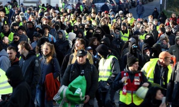 Belçika'da sarı yelekliler gösteri düzenledi