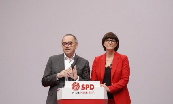 Almanya'da koalisyon karşıtı ikili SPD'ye eş başkan seçildi