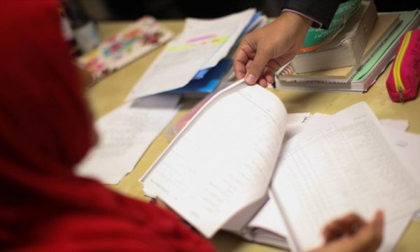 Fransa’da öğrenci ve velilere yönelik başörtüsü yasağını nasıl okumalı?