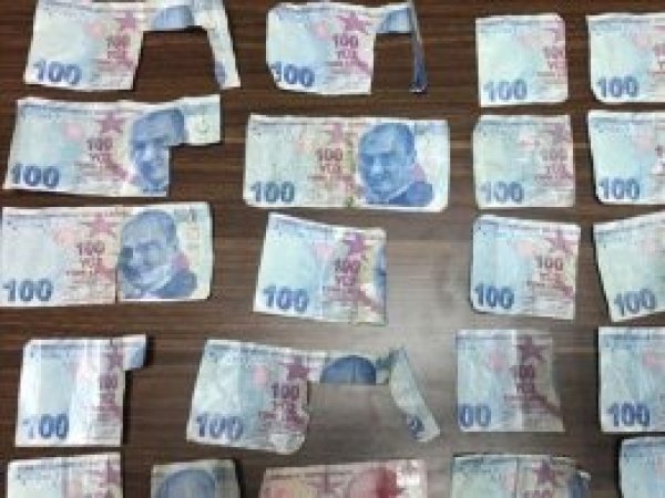 ATM'lere sahte para yatırıp bankaları dolandırmışlar
