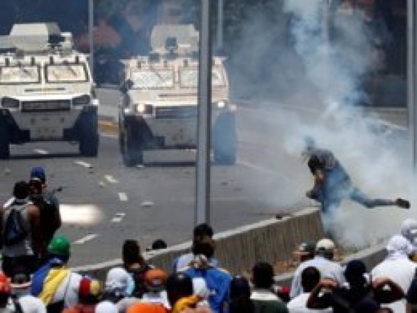 İran'dan ABD'ye Venezuela tepkisi