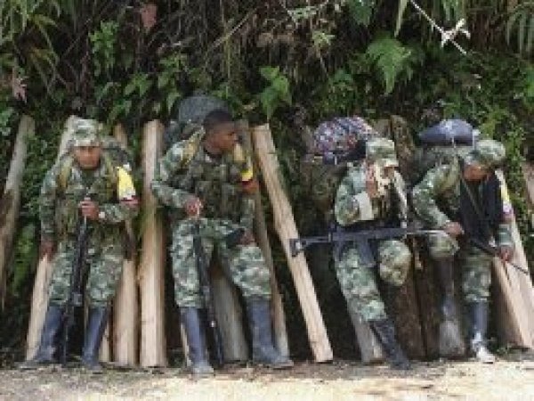 Eski FARC liderleri yeniden silahlanıyor