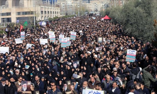 İran'da cuma namazı sonrası ABD karşıtı gösteriler düzenlendi