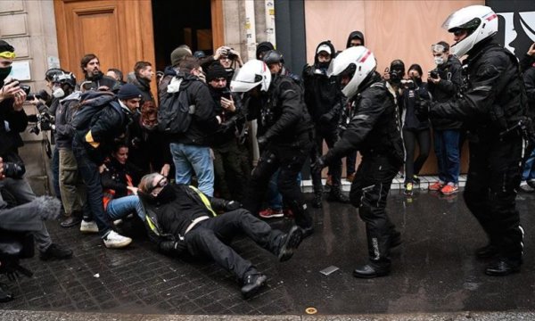 Fransa'da 'emeklilik reformu'na karşı eylemde 16 kişi gözaltına alındı