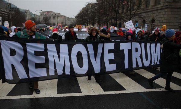 ABD'de Trump karşıtı binlerce kadın yürüdü