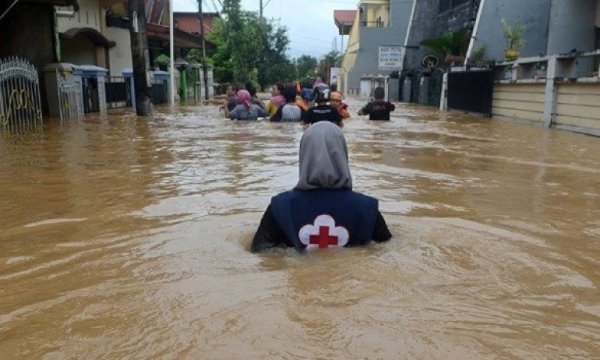 Endonezya'da 7 binden fazla kişi selden etkilendi