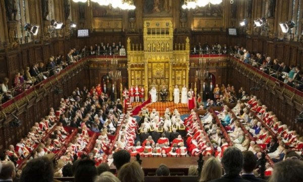 İngiliz hükümeti 'Lordları' Londra dışına taşıyacak