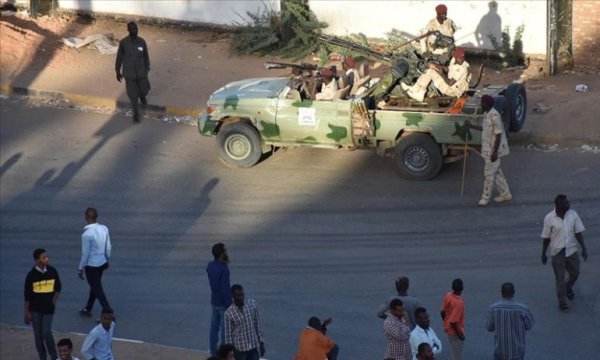 Sudan'da ordu istihbarat merkezlerine operasyon başlattı