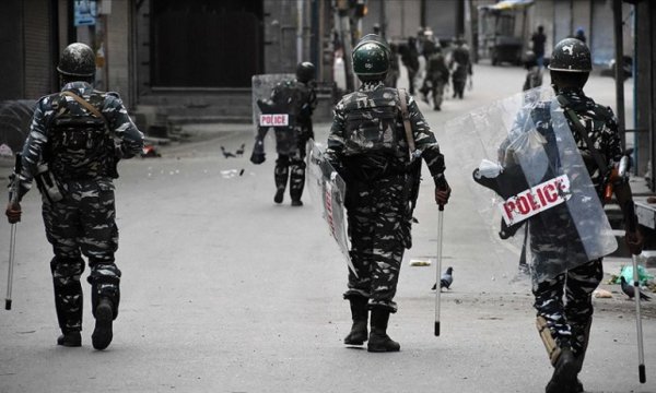 Cammu Keşmir'de güvenlik güçleriyle direnişçiler arasında çatışma
