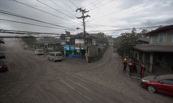 Filipinler'de Taal Yanardağı'nın bulunduğu ada yerleşime kapatılacak