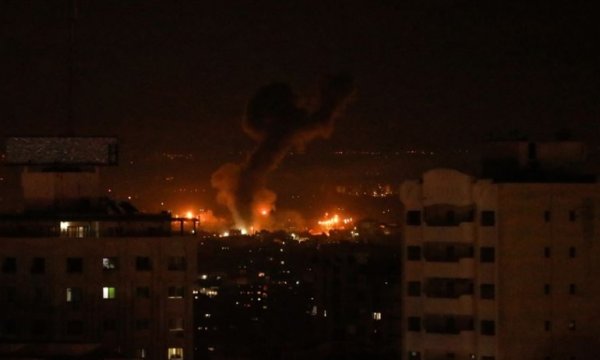 İsrail hava saldırılarıyla Gazze'yi vurdu