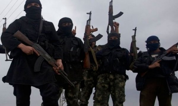 NATO Suriye’de teröristleri donatıyor