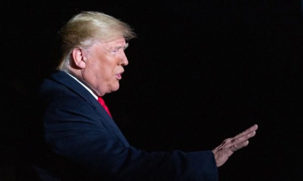 Trump'tan İran'ın yaptırımlar kalkarsa müzakereye hazırız teklifine 'Hayır'