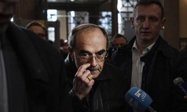 Fransa'da çocuklara tacizi örtbasla suçlanan kardinal beraat etti