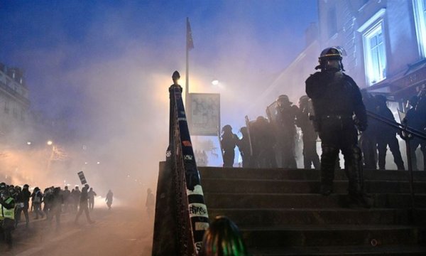 Fransa'da emeklilik reformunu protesto gösterilerinde 13 gözaltı