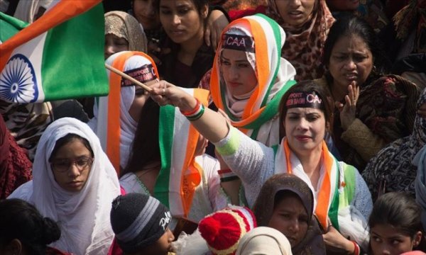 Hindistan'da 'Yasa'daki Müslümanları dışlayan değişikliğe karşı 620 kilometrelik insan zinciri