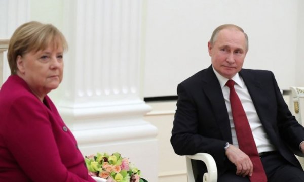 Putin ve Merkel Libya krizini görüştü