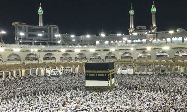 6 ay sonra Suudi Arabistan'da umre ziyaretleri yeniden başladı