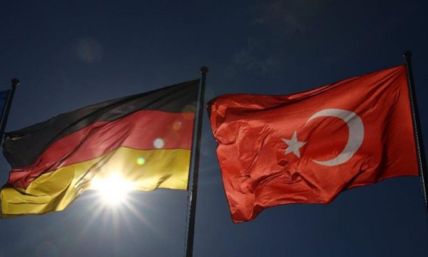 Almanya, Türkiye'ye seyahat uyarısını kısmen kaldırdı
