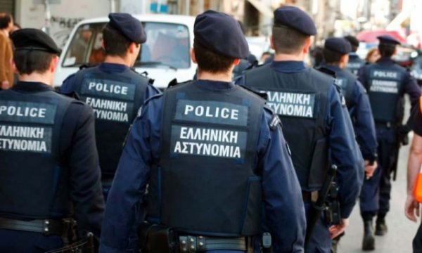 Atina'da FETÖ operasyonu: 5 kişi yakalandı