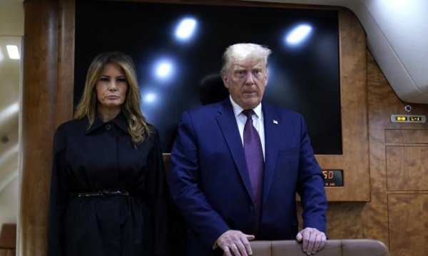 Beyaz Saray: Trump hafif semptomlar gösteriyor ancak işinin başında