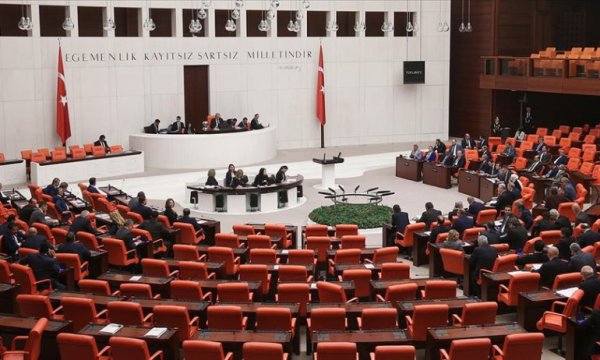  Irak ve Suriye'deki askerlerin görev süresi 1 yıl daha uzatıldı