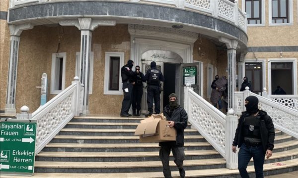Diyanet İşleri Başkanı Erbaş'tan Berlin'deki camiye yapılan polis baskınına kınama