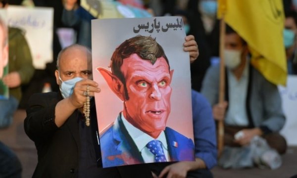 İranlı üniversite hocalarından Macron'na sert tepki