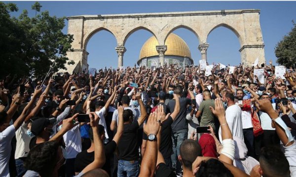 Macron'un İslam karşıtı tutumu Mescid-i Aksa'da protesto edildi