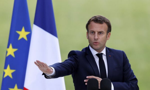 Macron, İslam karşıtı sözlerinden geri adım attı