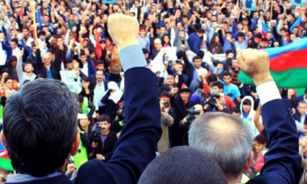  Bakü'de ABD karşıtı protesto eylemleri