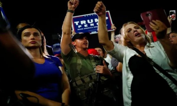 CNN: Seçim merkezleri önünde silahlı Trump yanlıları artıyor, polis teyakkuzda