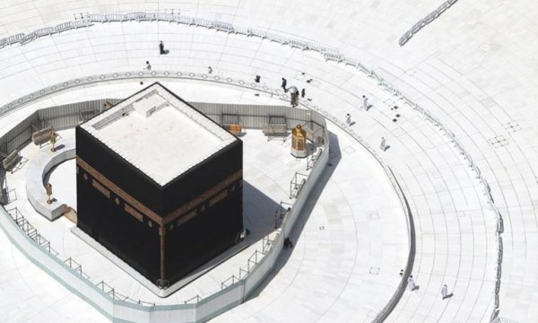 Yurt dışından ilk umre kafilesi 8 ay aradan sonra Suudi Arabistan'a ulaştı